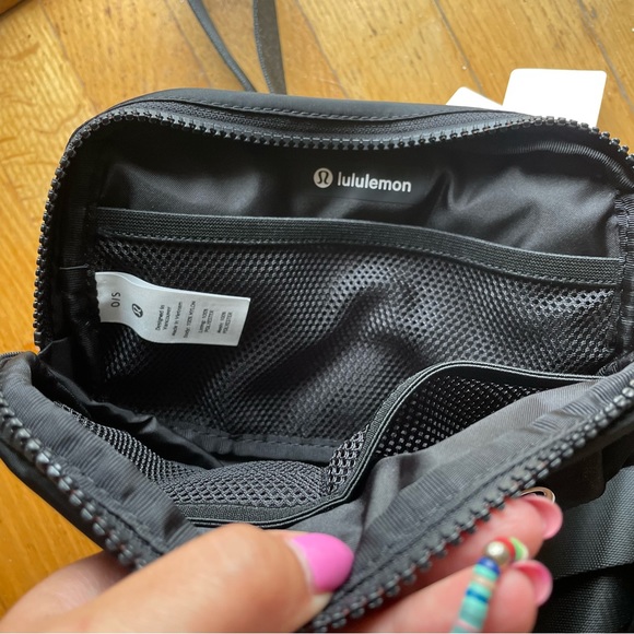 Black Lululemon Everywhere Belt Bag 2 available - Picture 2 of 5